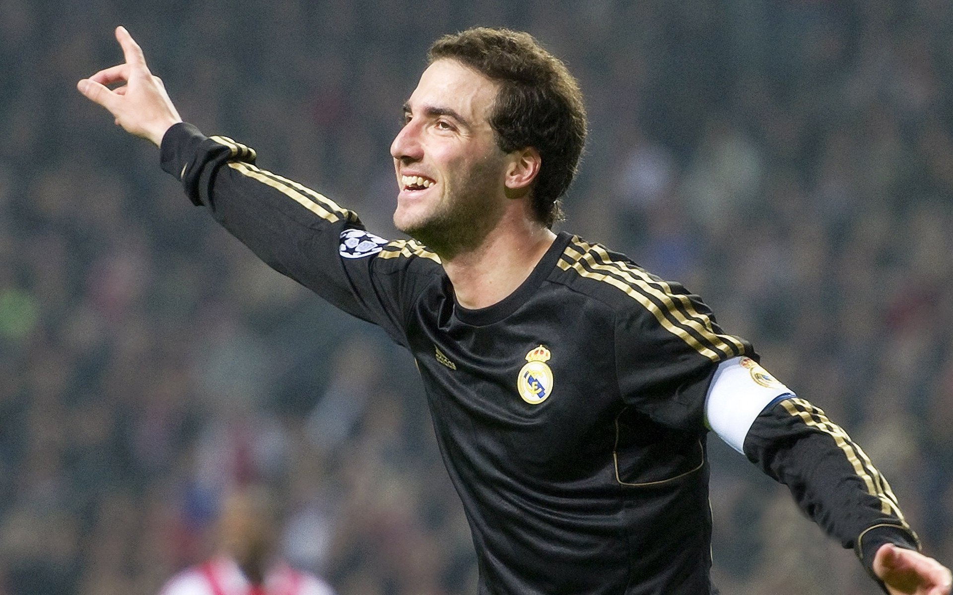 奥斯梅恩爆发！喀麦隆巅峰对决，胜者将挑战巴萨王座